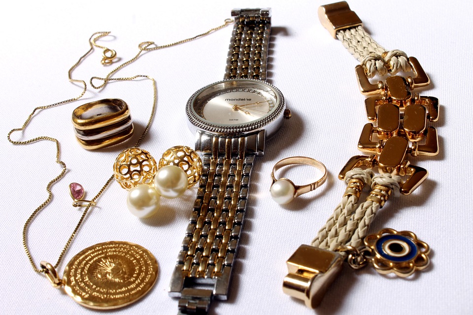 6 Amazing Jewelry Accessories Every Working Woman Should Own